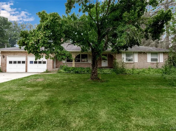 8105 Centre Ln, East Amherst, NY 14051