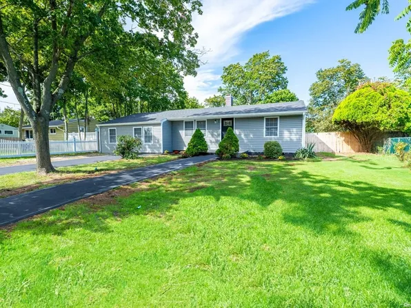 20 Marie Lane, Central Islip, NY 11722