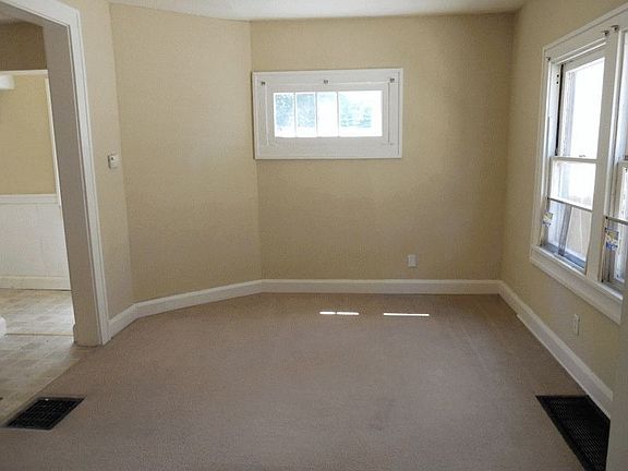 3rd image of 1236 N Temple Ave