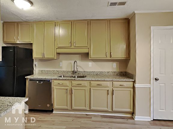 5th image of 1388 Poplar Pointe SE #1