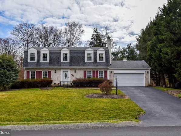 1221 Forestville Dr, Great Falls, VA 22066