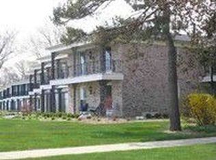 24212 E River Rd UNIT 8, Grosse Ile, MI 48138