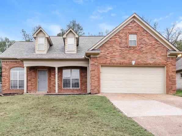 205 Village Dr, Oakland, TN 38060