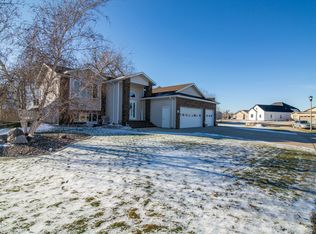 3214 Bay Shore Bnd SE, Mandan, ND 58554