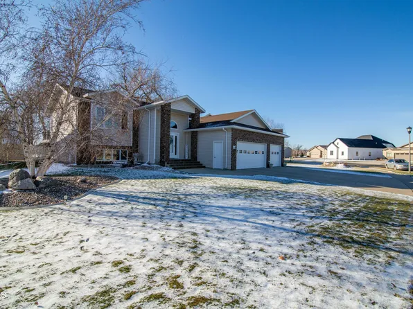 3214 Bay Shore Bnd SE, Mandan, ND 58554