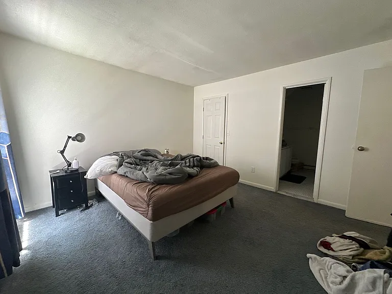 University Park Apartments near Cornell University — Photo 79