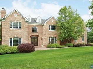 1 McKittrick Ct, Old Tappan, NJ 07675