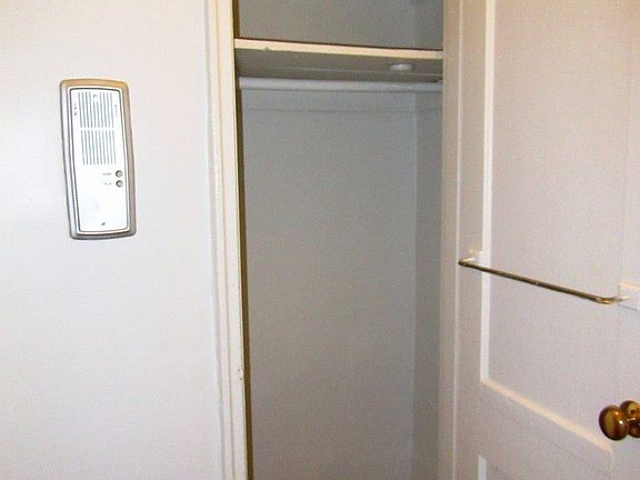 4th image of 215 W 83rd St APT 1G