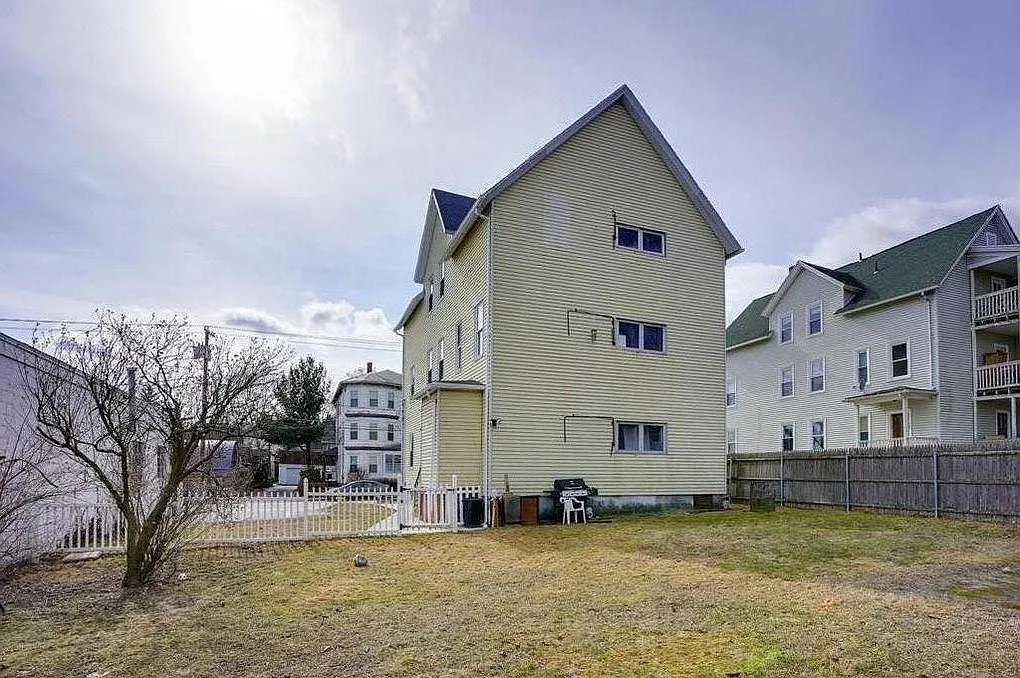 Building Photo - 6 Ekman St #III