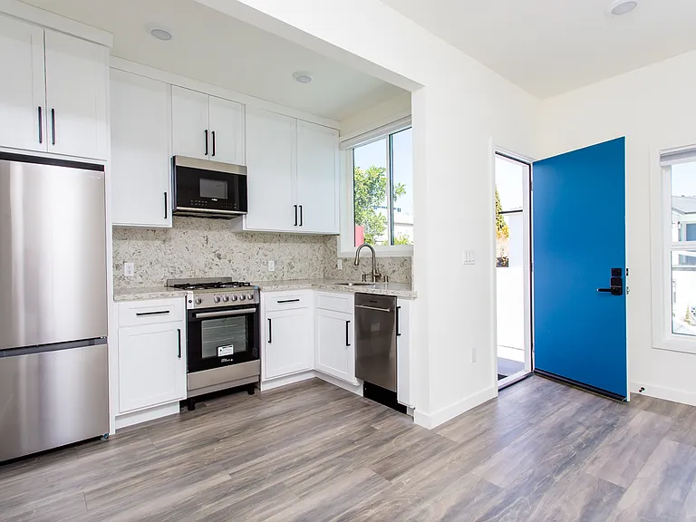 1256 Princeton St #B — Photo 6