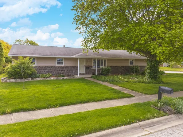 220 Cambridge Dr, Normal, IL 61761