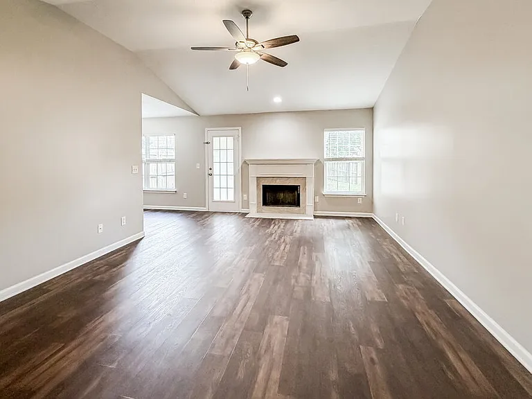 804 Birchmill Point N — Photo 4