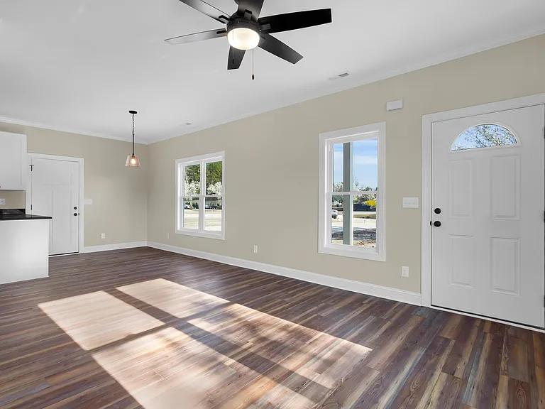 136 Macdonald Blvd — Photo 12