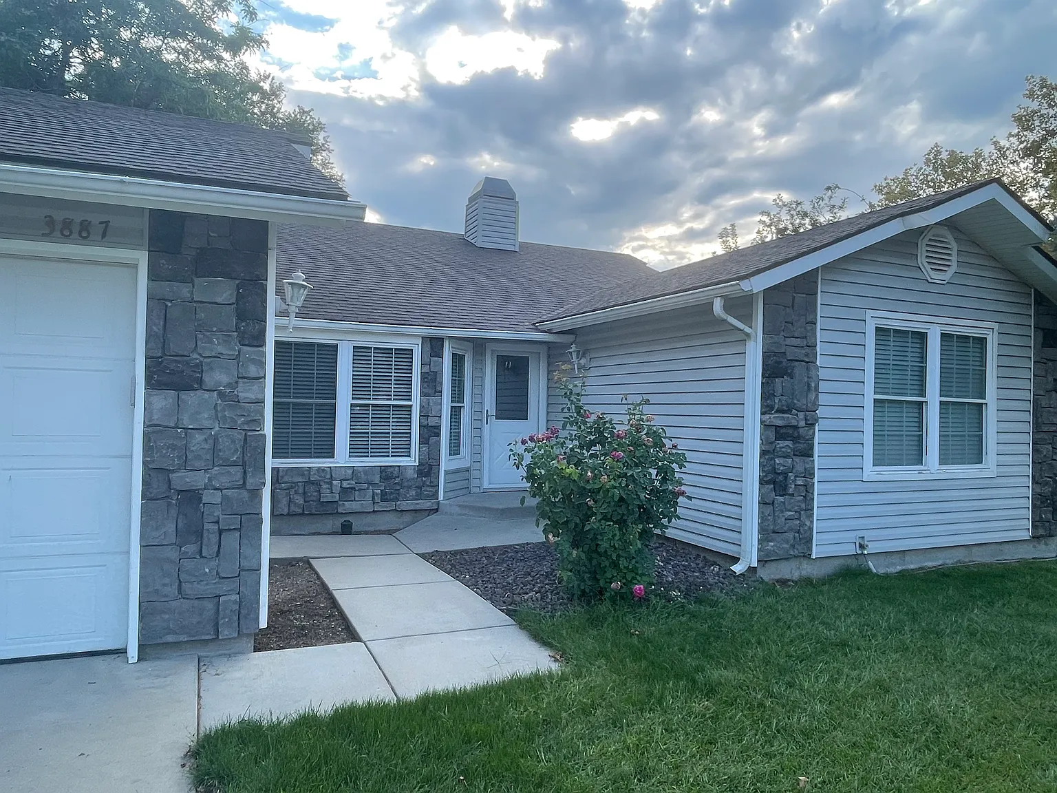 3 bed, 1395 sqft, $1,950 — Photo 1