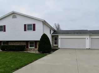 905 Hollie Dr, Heyworth, IL 61745