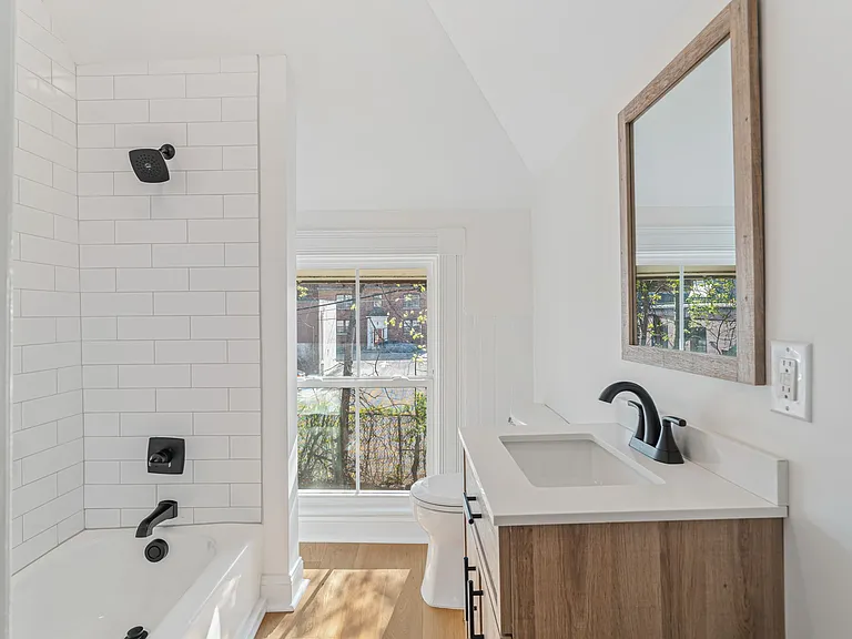 513 N Central St #4 — Photo 14