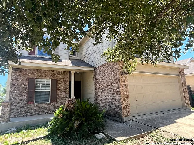 4 bed, 2.5 bath, 2430 sqft, $1,850 — Photo 1
