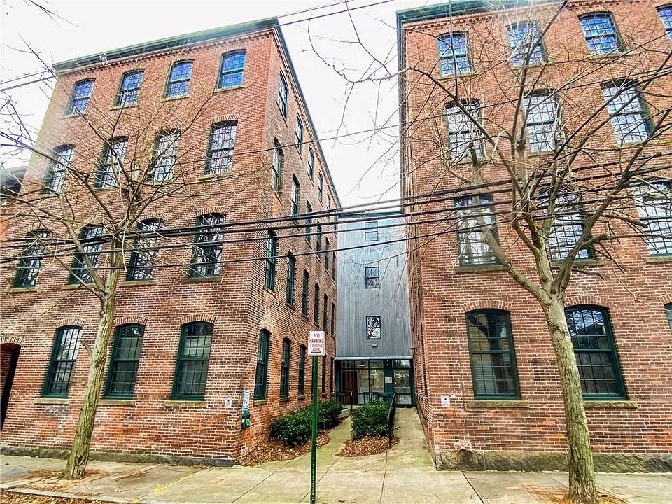 1st image of 409 Pine St Unit 102