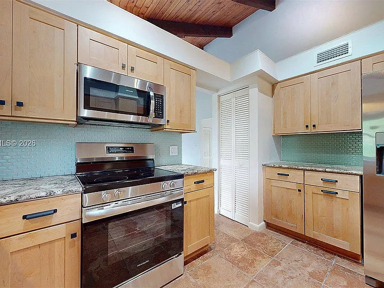 10251 SW 80th St — Photo 17