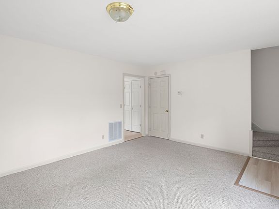 5th image of 140 Elkwood Ave #A