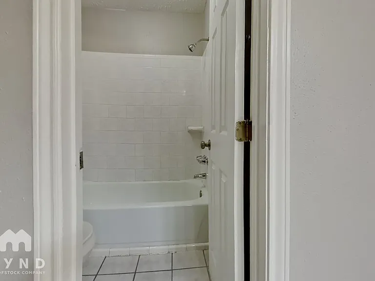 3218 Sedgeborough Cir — Photo 15