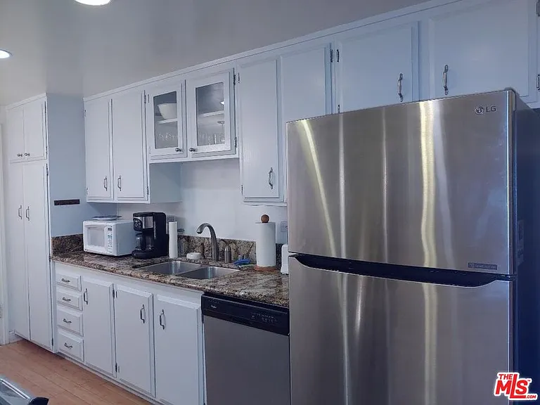 23918 De Ville Way #B — Photo 17