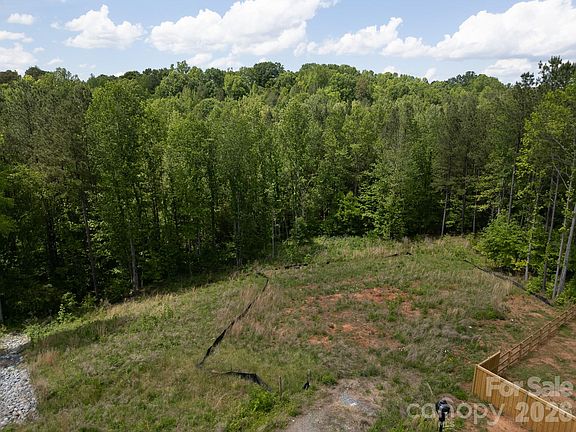 4th image of 128 Spring View Ln