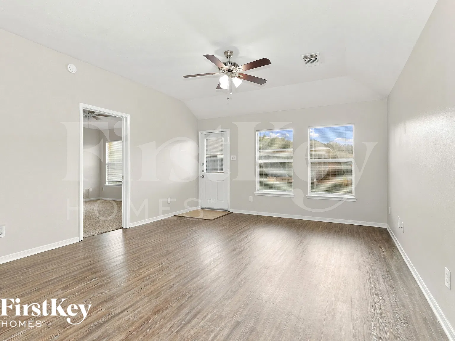 3 bed, 2.0 bath, 1408 sqft, $1,770 — Photo 4