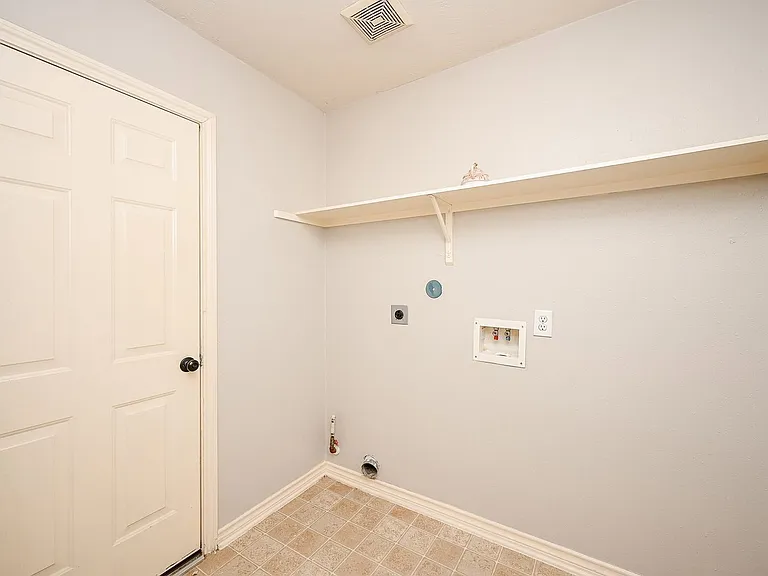 8135 Cove Timbers Ln — Photo 31