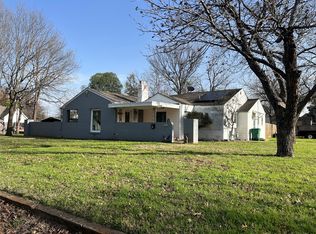 415 N Ikard St, Henrietta, TX 76365