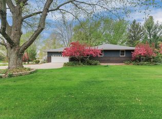 15962 Old Orchard Rd, Bloomington, IL 61705