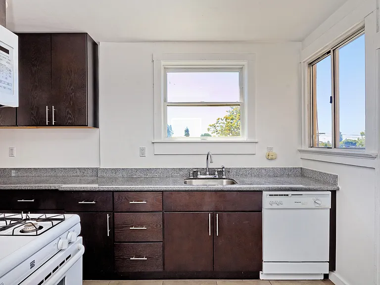 2133 & 2139 Grant Street — Photo 10