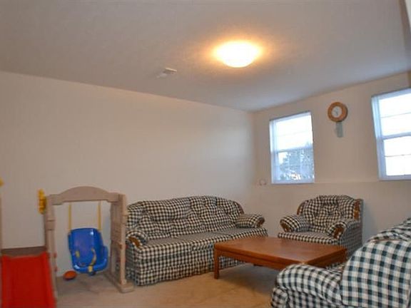 4th image of 1984 Carver Ct