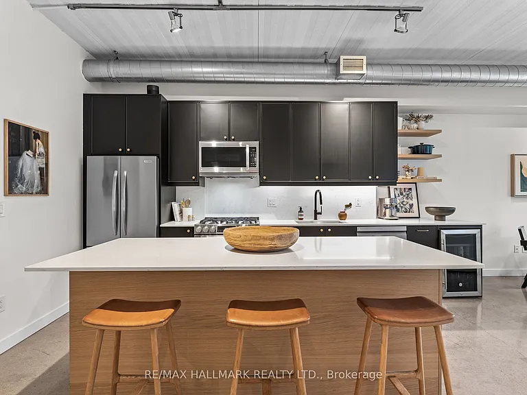 747 Queen St E #202 — Photo 2