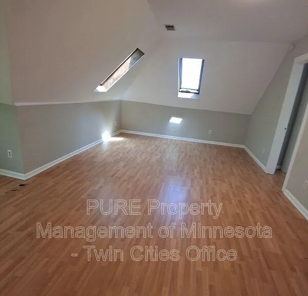 140 Belvidere St W #2 — Photo 5