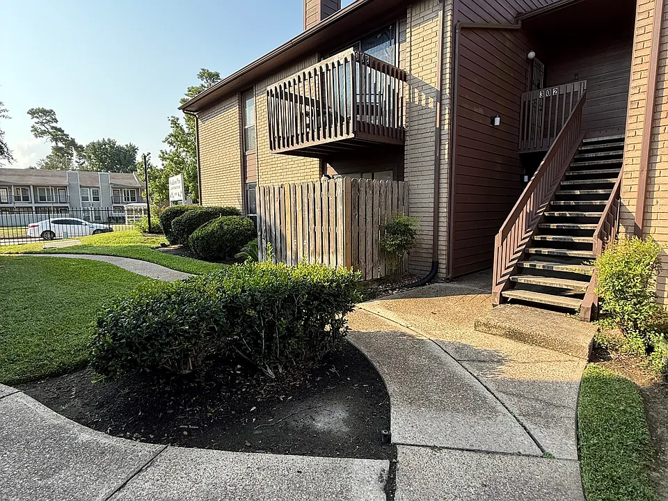 12905 Woodforest Blvd #301