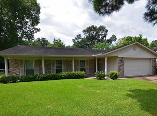 303 Lisa Ct, Friendswood, TX 77546