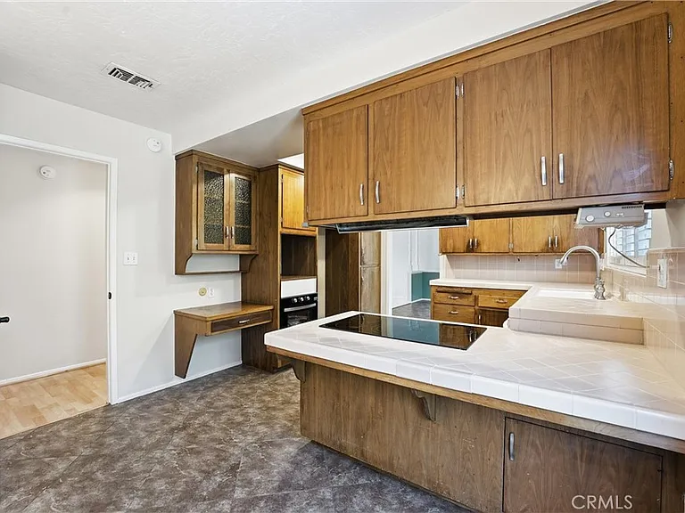 1163 N Lincoln St — Photo 11