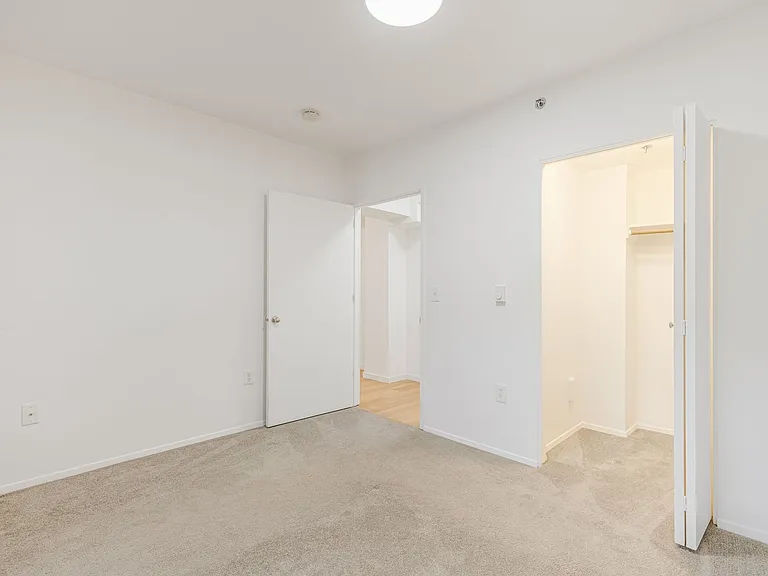 Kearney Court Apartments — Photo 19