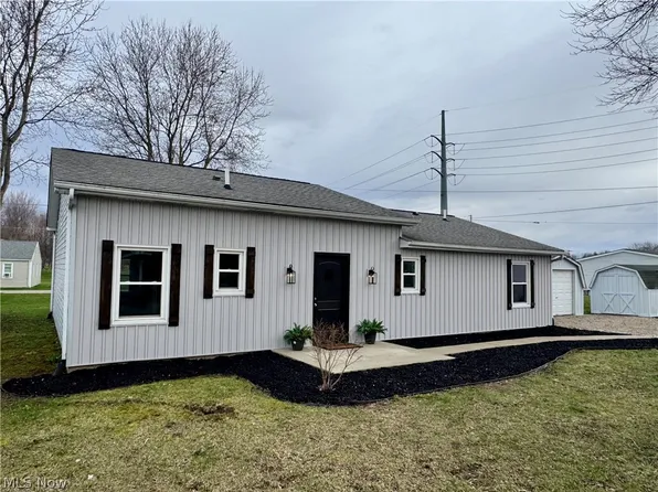 126 1/2 W Broadway St, New Lexington, OH 43764