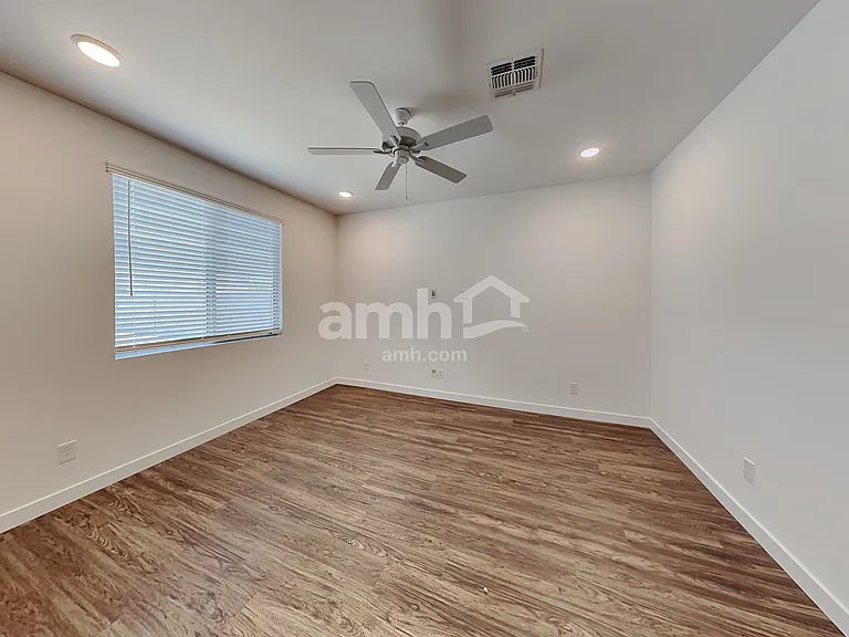 4137 S 105th Dr — Photo 6