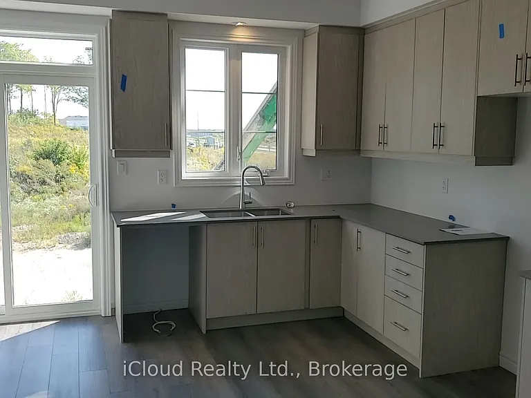 120 Court Dr — Photo 15