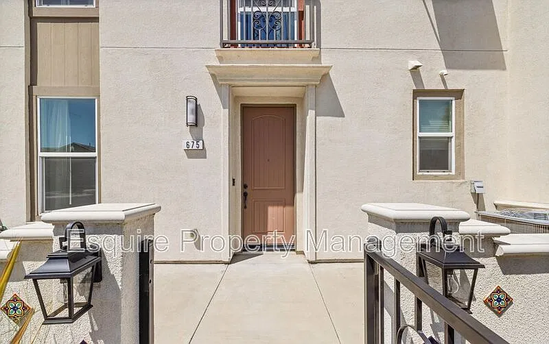 3 bed, 2.5 bath, 1619 sqft, $3,795 — Photo 4