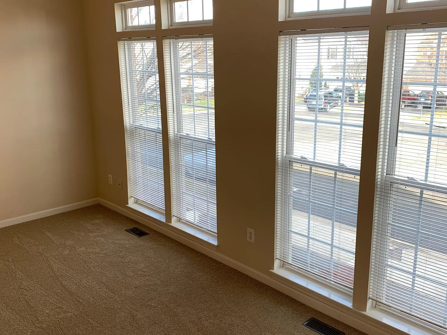 3 bed, 2750 sqft, $3,250 — Photo 4