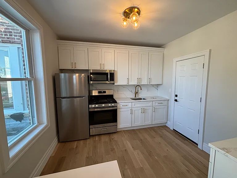 100 Deer Park Ave #3 — Photo 1