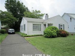 32 Berkeley Ter, Milford, CT 06460