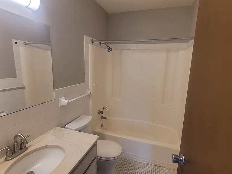 River Walk Apartments of Delano — Photo 9