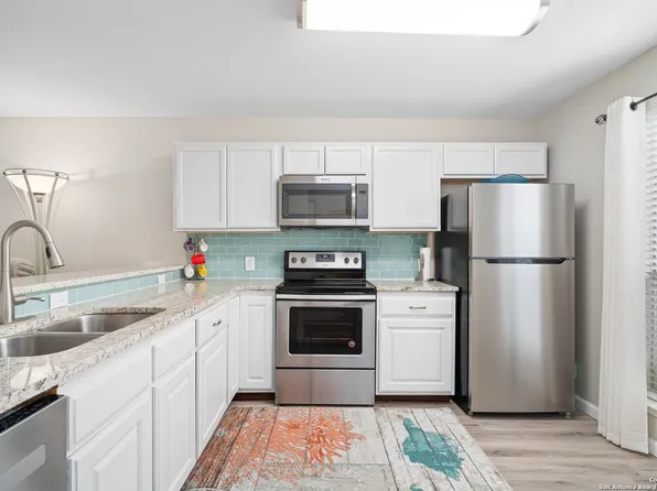 302 Saint Andrews #C103, Rockport, TX 78382