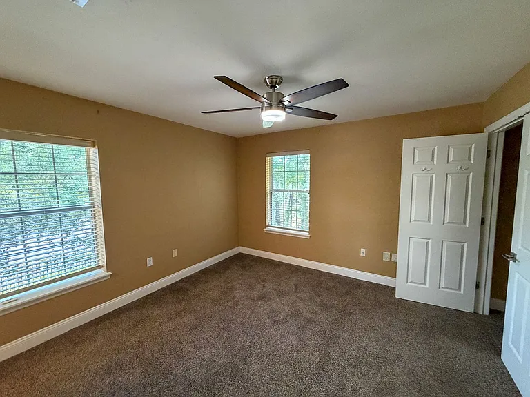 2915 SW 35th Pl #101 — Photo 20