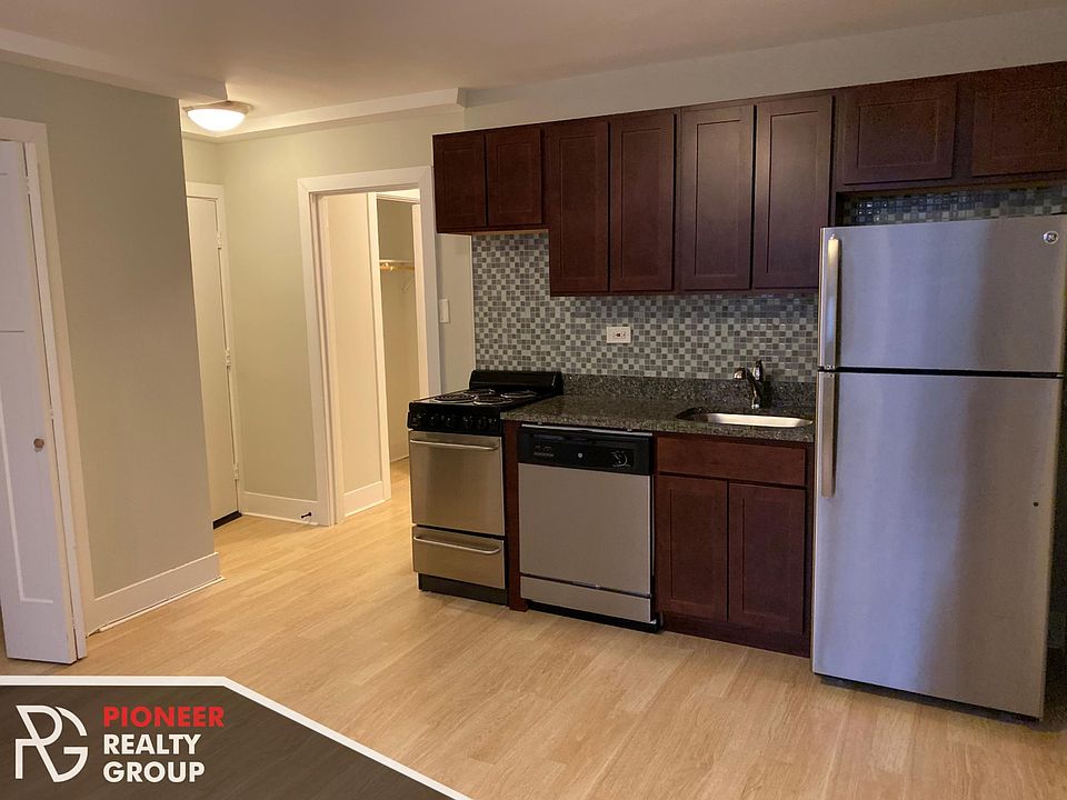 1st image of 454 W Wellington Ave #1FMB